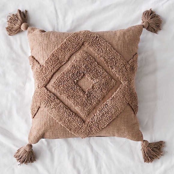 UO diamond tufted throw pillow - Picture 1 of 6